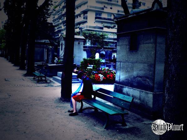 [Cmentarze] Cmentarz Cimetière de Passy, Paris, France, na zdjęciu luna