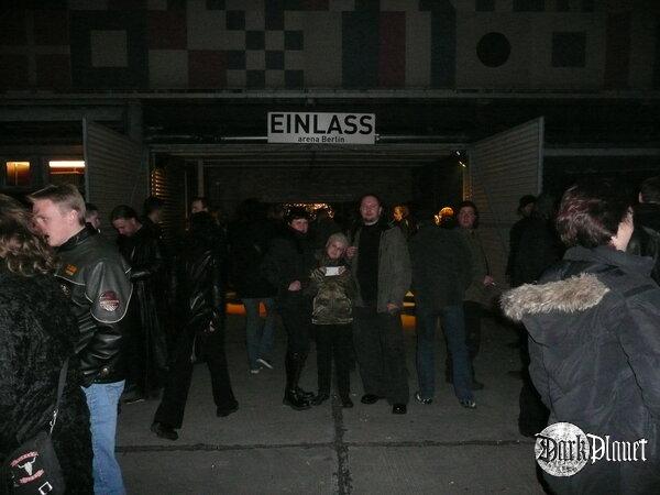 Nightwish & Pain / przed wejściem do Arena Berlin