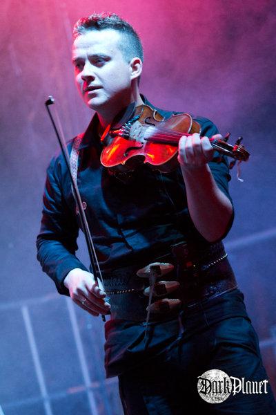 Future Folk, Hunter