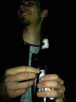 bug z perspektywy odrapanej butelki