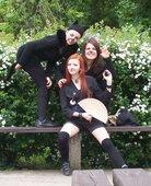 Ruda Lisica ze swymi kocicami ;] 