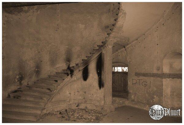 schody na wieze i balkon w srodku obok poreczy byla winda(kiedys)