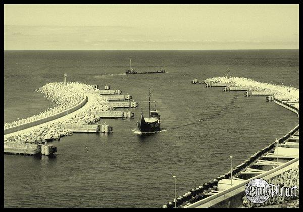 Kołobrzeg - widok z latarni na port [natura]