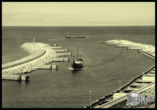 Kołobrzeg - widok z latarni na port [natura]