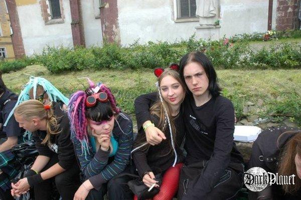 [Castle Party 2009] od lewej Mary,Paweł,znudzona Mario, ja, Bzyku i Kuba ;]