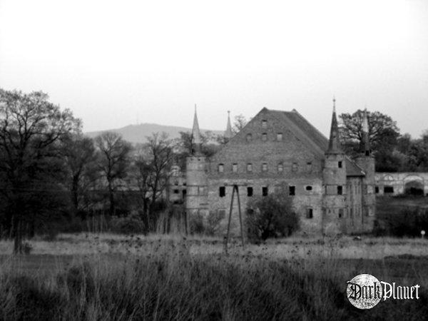 renesansowy dwór obronny 1599 w Piotrowicach Św.