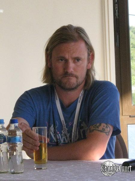 Spotkanie z muzykami Portishead: Geoff Barrow sączący sobie Grolsch'a:)