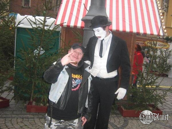 Z jakimś palantem we Wrocławiu przed koncertem Illusion
